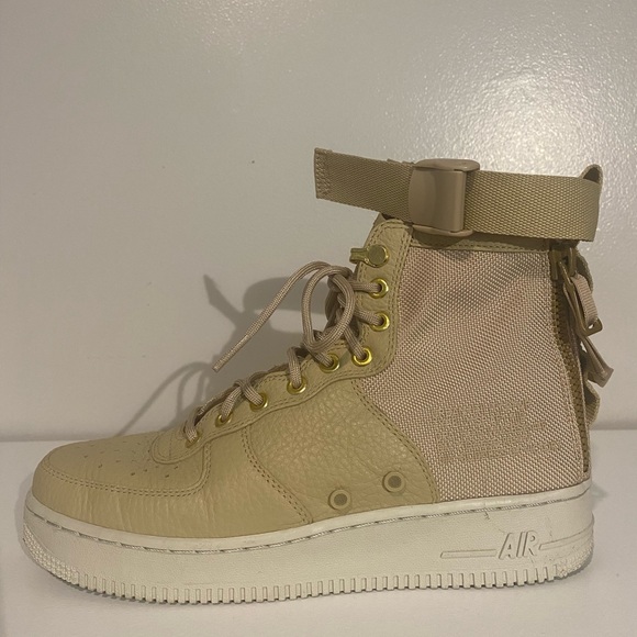 Nike Air High-Top Sneakers - Picture 4 of 4